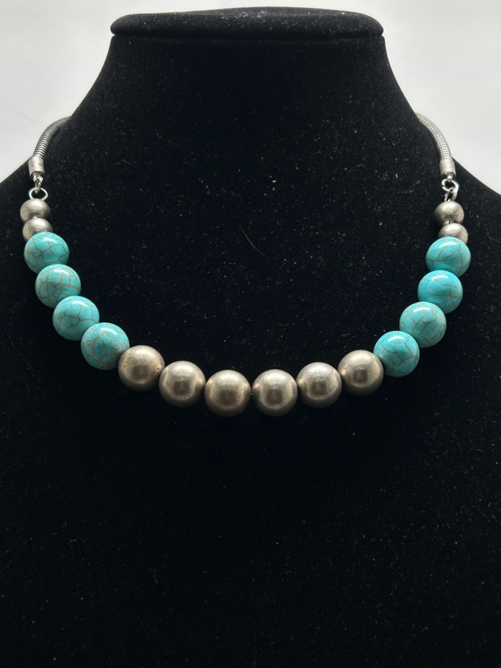 Vintage Turquoise And Silver Beaded  Short Necklace